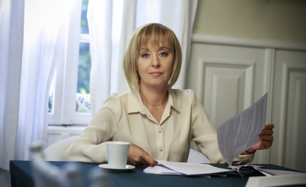 Мая Манолова: Настояваме депутатите да приемат закона ни за забрана на едностранните увеличения на цените на телекомите