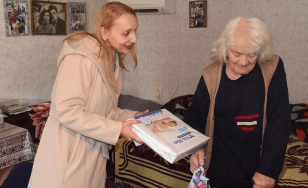 184 нуждаещи се жители на Община Марица получиха подaръци за Новогодишните празници 184 нуждаещи се жители на Община Марица получиха подaръци за Новогодишните празници