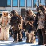 Грандиозно кукерно шествие прогони злите сили в Етрополе