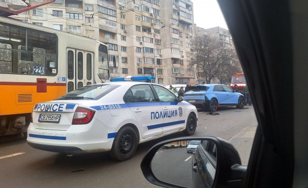 Катастрофа блокира движението на трамваите по бул. „Възкресение” в София