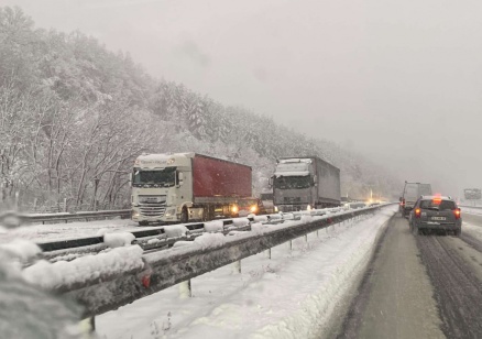 Валежи от сняг и дъжд и ново застудяване от новата седмица