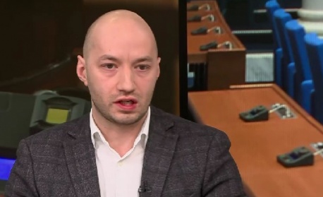 Димитър Ганев: След оставката на кабинета „Желязков“, Пеевски няма нито една критична бележка срещу Румен Радев