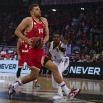 Александър Везенков и съотборниците от Олимпиакос записаха четвърта поредна победа в гръцкия баскетболен шампионат