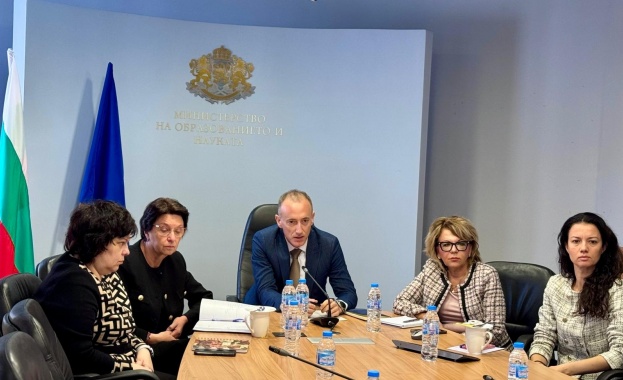 Министър Вълчев свика съвещание на регионалните управления на образованието от цялата страна