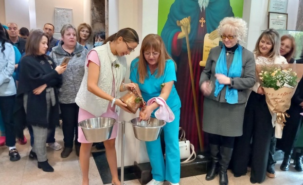 е народен празник с езически корени който се свързва със