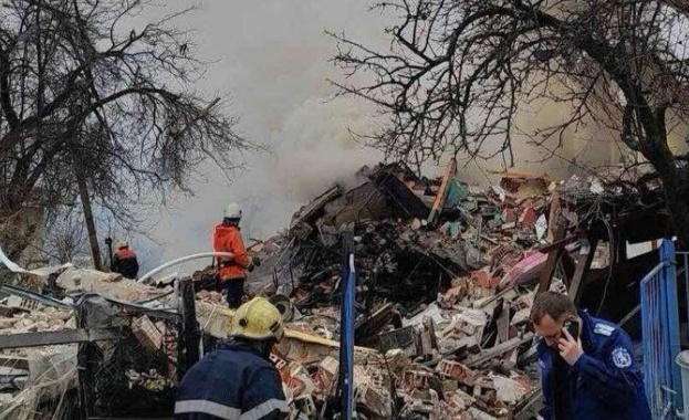 Продължава издирването на мъжа който изчезна след взрива на газовата