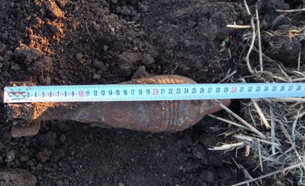 Военнослужещи от Военноморските сили ВМС унищожиха невзривен боеприпас открит в