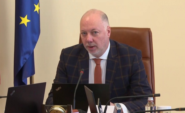 Премиерът свиква съвещание за борба срещу войната на пътищата (Обновена) Премиерът свиква съвещание за борба срещу войната на пътищата (Обновена)