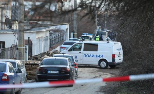 Продължава разследването на двойното убийство във Вакарел