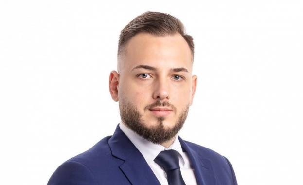 От трибуната на Народното събрание Георги Хрисимиров прочете декларация с