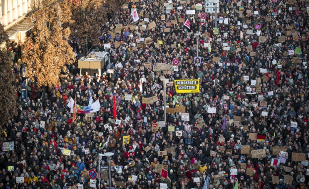 Протест срещу крайната десница в южния германски град Мюнхен събра