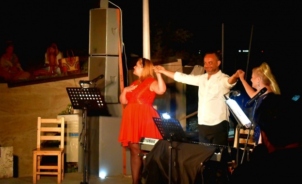 „Едит Пиаф – песента на любовта“ е музикалният подарък на Държавна опера - Бургас за Деня на влюбените