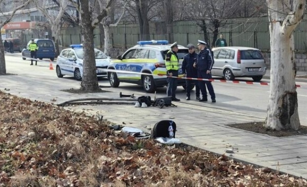 Кола блъсна майка с две деца на тротоар в Русе 