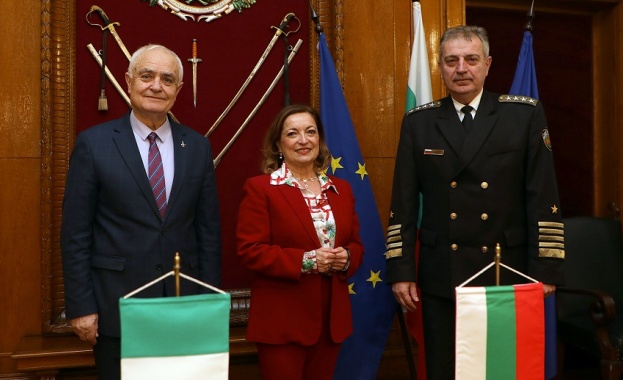 Министърът на отбраната Атанас Запрянов и началникът на отбраната адмирал