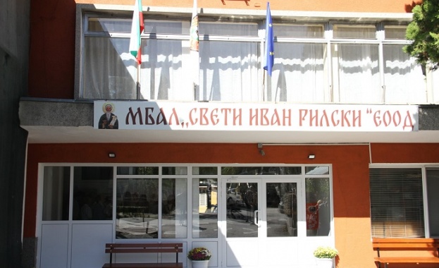 Детското отделение в Дупнишката болница – без баня и с легла от 50-е и 60-е години Детското отделение в Дупнишката болница – без баня и с легла от 50-е и 60-е години