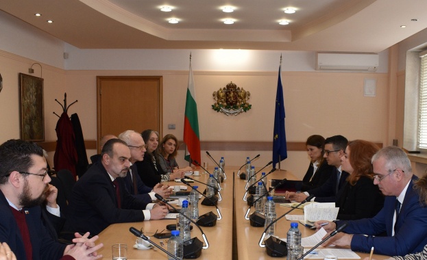 Министърът на икономиката и индустрията Петър Дилов и работодателските организации