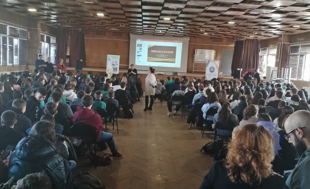 Над 750 деца от столични училища се включиха в информационната