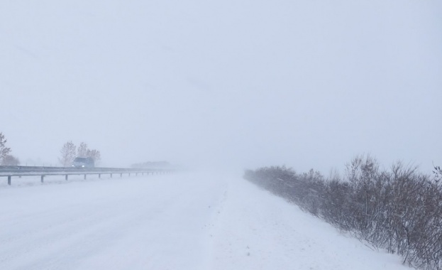 Временно се ограничава движението за всички автомобили по 35 километров