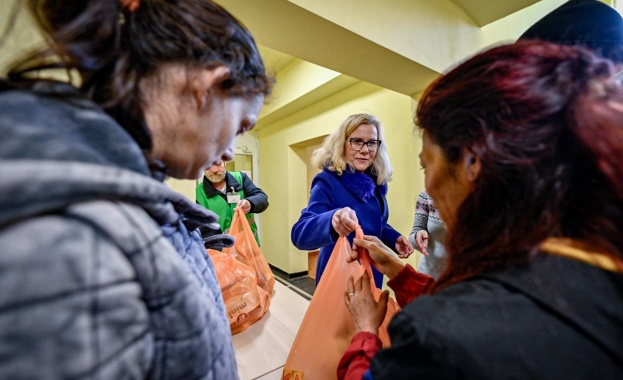 Близо 600 бездомни хора настанени в трите центъра за временно