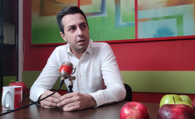 Деян Николов Възраждане пред Илиана Беновска в youtube ТВ Беновска