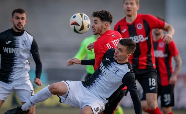 Десет от Локо Пловдив удържаха Локо София и си тръгнаха с трите точки от "Надежда"