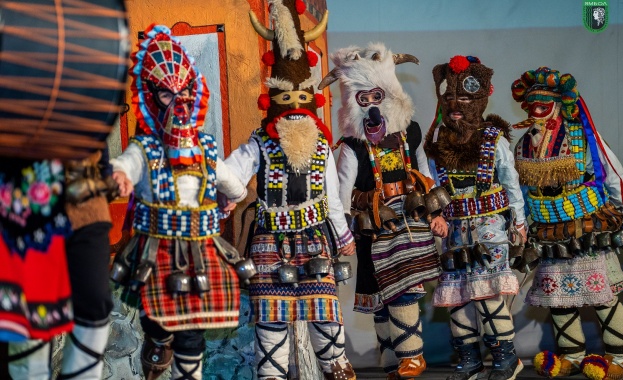 Близо 200 деца дадоха цветно начало на „Кукерландия“ в Ямбол