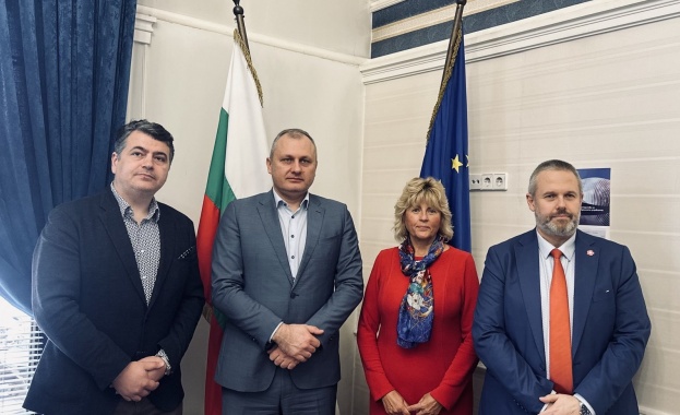 Министърът на електронното управление Валентин Мундров проведе среща с Александър