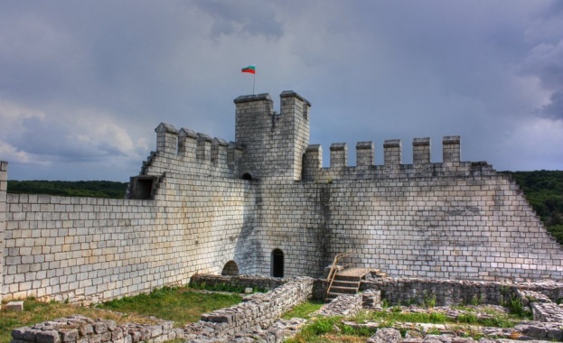 Разходка край стените на Шуменската крепост