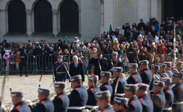 В София отбелязването на националния празник започна с церемонията по