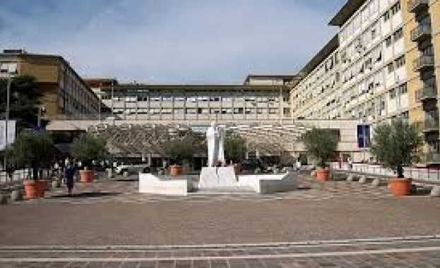 Папа Франциск е имал вчера два пристъпа на остра респираторна