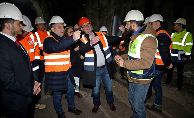 Вицепремиерът Гроздан Караджов: Три години не е намерено решение за изграждането на най-дългия жп тунел в страната