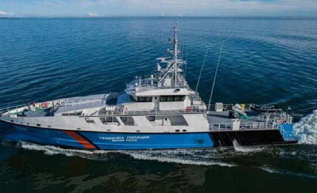 Граничният полицейски кораб Обзор участва в операция по спасяване на