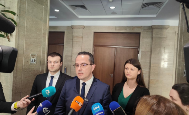 Изгонването на народния представител Искра Михайлова от пленарната зала предизвика