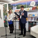 Министър Бачев откри българския щанд на Лондонския панаир на книгата