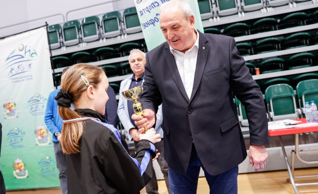 Заместник министърът на младежта и спорта доц Стоян Андонов откри 10 то