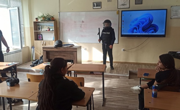 Обучение за оцеляване при въоръжено нападение в сграда се проведе