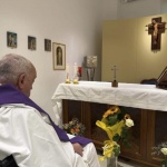 За първи път Ватиканът публикува снимка на папа Франциск от болницата