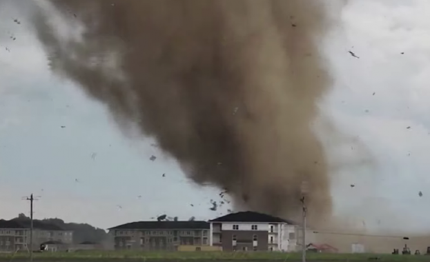 Расте броят на жертвите на опустошителното торнадо в САЩ