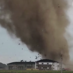 Расте броят на жертвите на опустошителното торнадо в САЩ