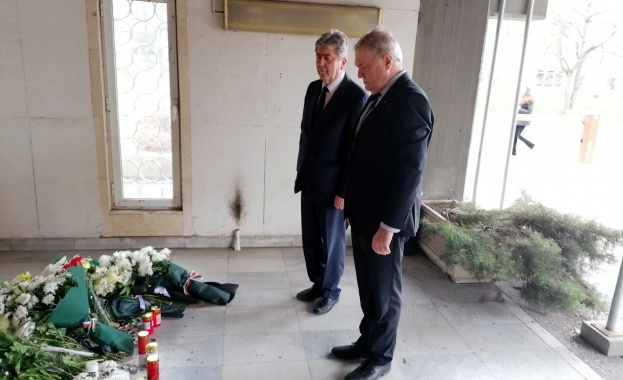 Румен Петков и Георги Първанов заявиха своята съпричастност към мъката на хората в Кочани Румен Петков и Георги Първанов заявиха своята съпричастност към мъката на хората в Кочани