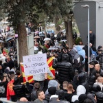 Многохиляден протест в Скопие, хората скандират „убийци“