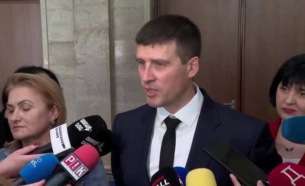 Ивелин Михайлов: „Величие“ няма да работи с ГЕРБ-СДС и „ДПС-Ново начало“ Ивелин Михайлов: „Величие“ няма да работи с ГЕРБ-СДС и „ДПС-Ново начало“