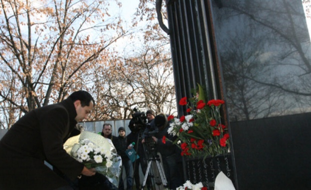 Пет дни след трагедията в Кочани и 23 години след фаталния инцидент в дискотека „Индиго“ в София. Говорят децата, които имаха шанса да пораснат Пет дни след трагедията в Кочани и 23 години след фаталния инцидент в дискотека „Индиго“ в София. Говорят децата, които имаха шанса да пораснат