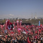 Масови протести в Истанбул в подкрепа на арестувания кмет Екрем Имамоглу. Прочетоха писмо от негово име