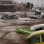 Наводнения и червен код в части от Гърция. Каква е ситуацията на остров Сирос и как българите прекараха нощта