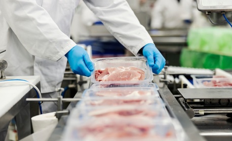 Разбиха две незаконни кланици, тонове месо без произход излизали от тях