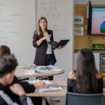 Онлайн академия помага на учителите да развиват критично мислене и креативност в дигитален контекст 