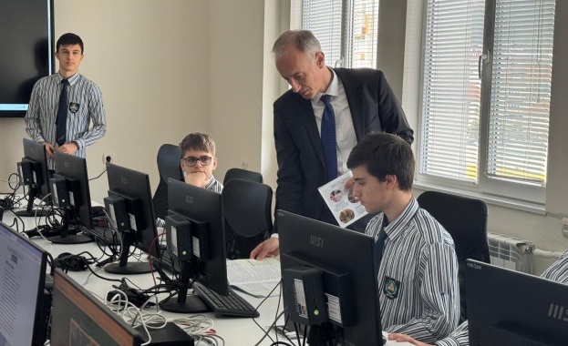 Министър Вълчев: Започнахме с 200 STEM кабинета през 2019 г., днес изграждаме над 2200 – във всяко училище Министър Вълчев: Започнахме с 200 STEM кабинета през 2019 г., днес изграждаме над 2200 – във всяко училище