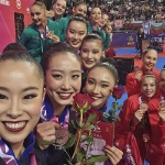 Медалистките от Световната купа по художествена гимнастика в София с  „Victory Selfie“ от почетната стълбичка