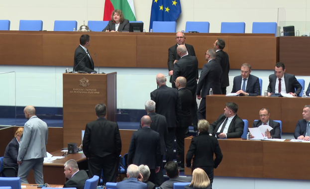 Депутатите дебатираха по втория вот на недоверие срещу кабинета Желязков